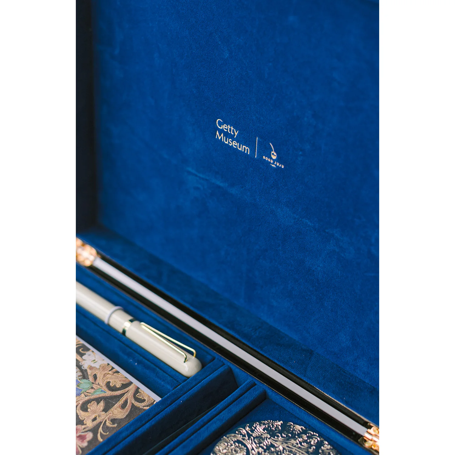 Skull Illumination Lacquer Keepsake Stationery Set - Image 3